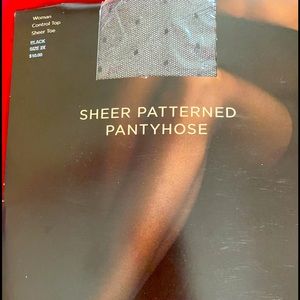 Women’s sheer patterned pantyhose